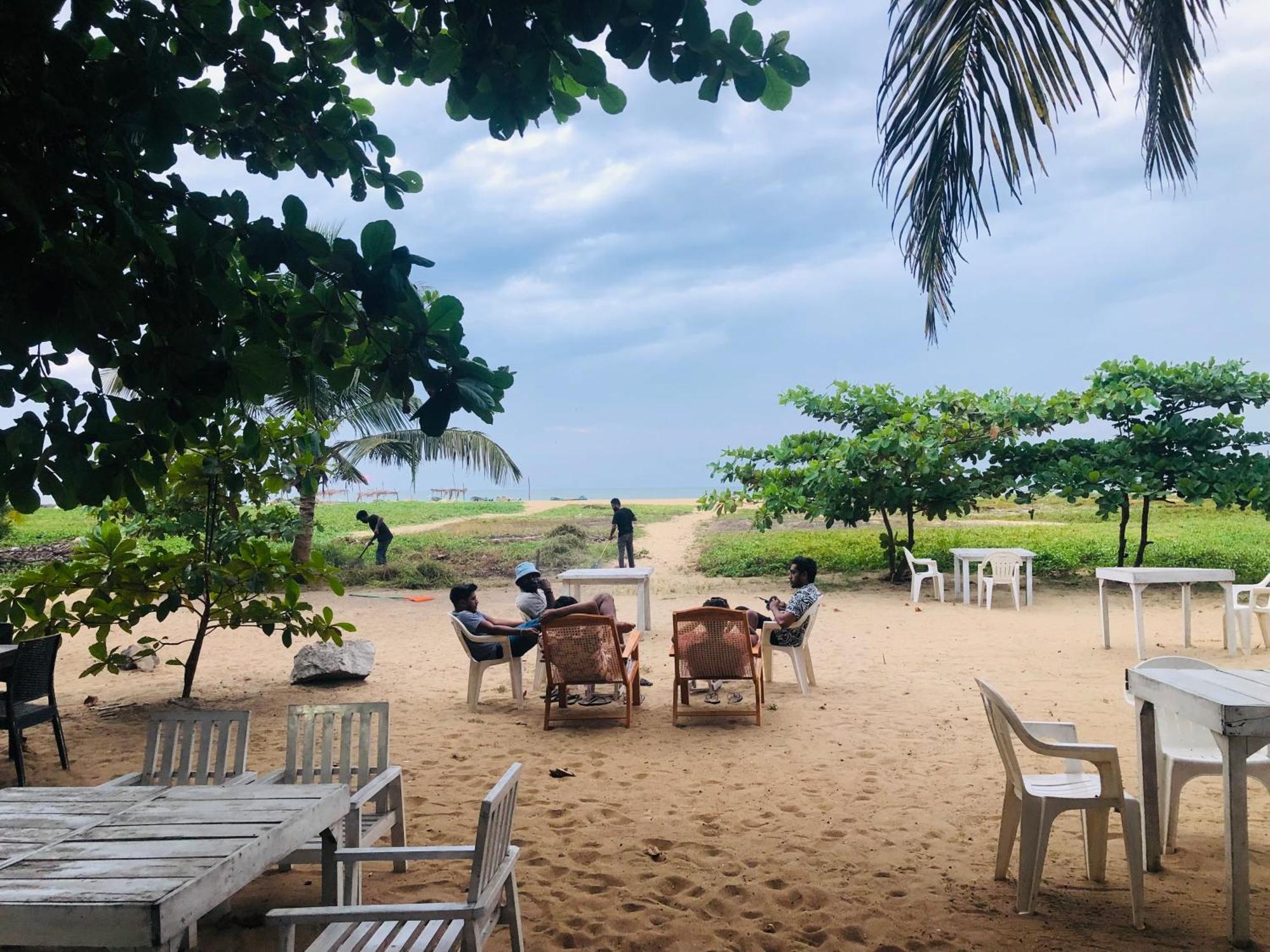 Honey Beach Negombo Exterior foto